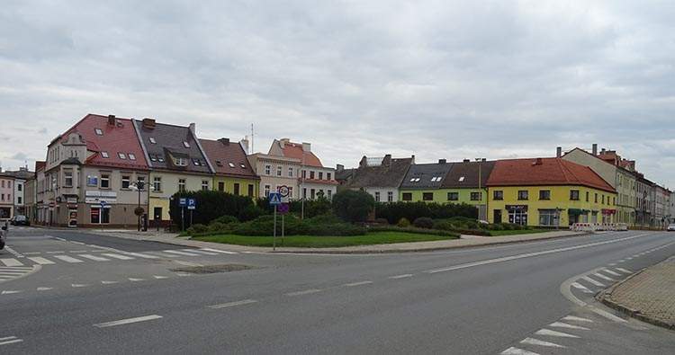 kamienice przy rynku w Strzelcach Opolskich