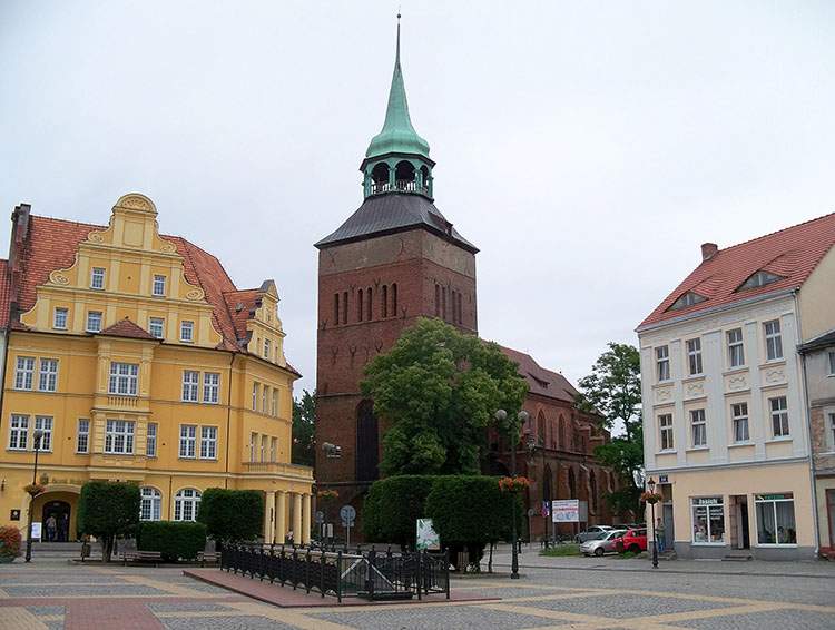 Plac Wolności Kościół Narodzenia NMP Białogard ciekawostki zabytki atrakcje