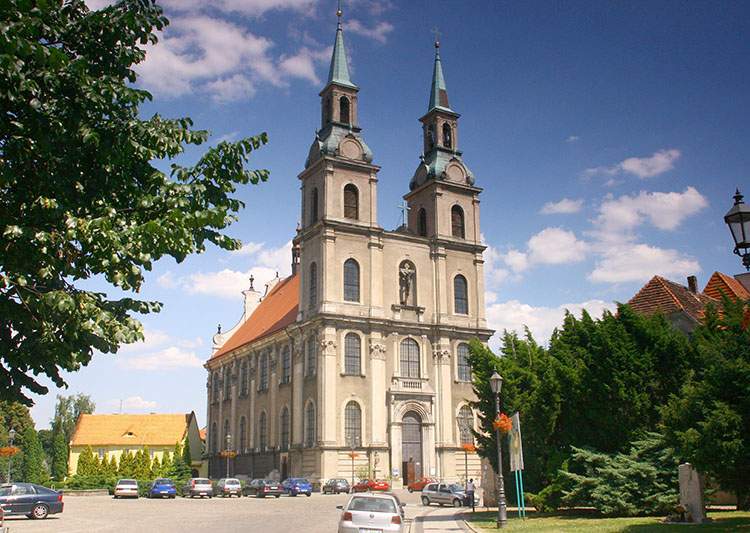 kościół Podwyższenia Krzyża Świętego w Brzegu zabytki atrakcje