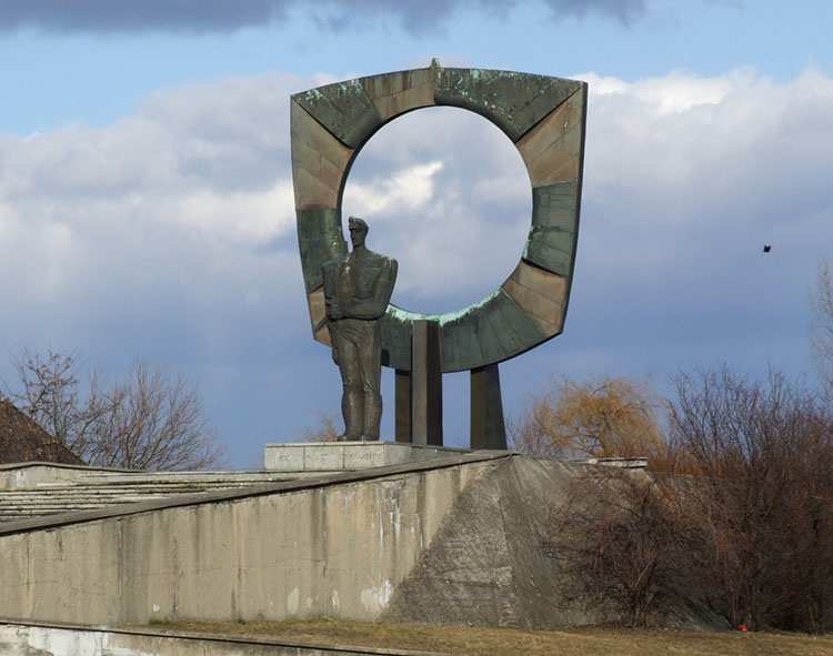 Pomnik Powstańców Śląskich Zdzieszowice ciekawostki atrakcje zabytki