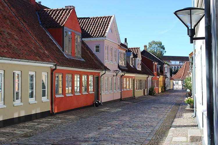 kolorowe kamienice miasto Odense w Danii