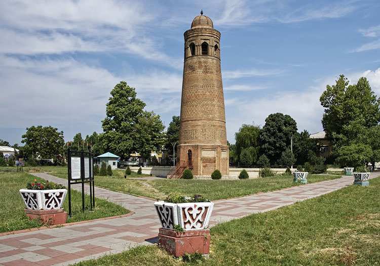 minaret Uzgen Kirgistan ciekawostki atrakcje zabytki Azja