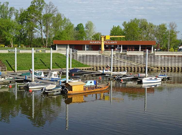 Marina Puławy atrakcje port rzeka Wisła łodzie ciekawostki