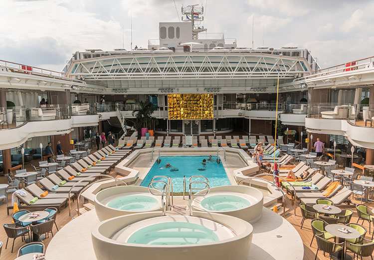 jacuzzi wanna z hydromasażem statek wycieczkowy