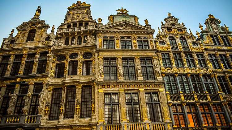 kamienice Grand Place rynek w Brukseli Belgia ciekawostki atrakcje zabytki