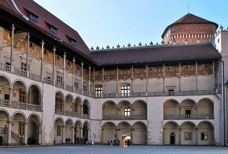 Kraków renesansowy dziedziniec zamku Wawel ciekawostki