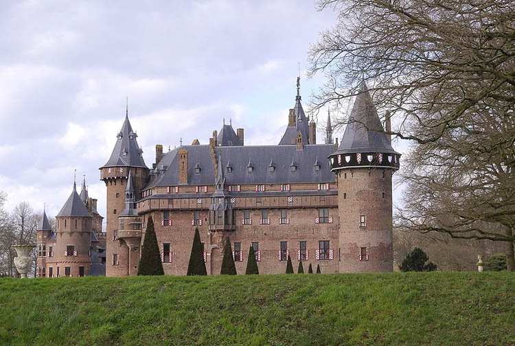 zamek De Haar Utrecht ciekawostki zabytki atrakcje