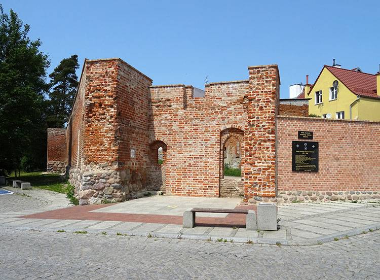 baszta Biały Płaszcz mury Pasłęk ciekawostki atrakcje zabytki