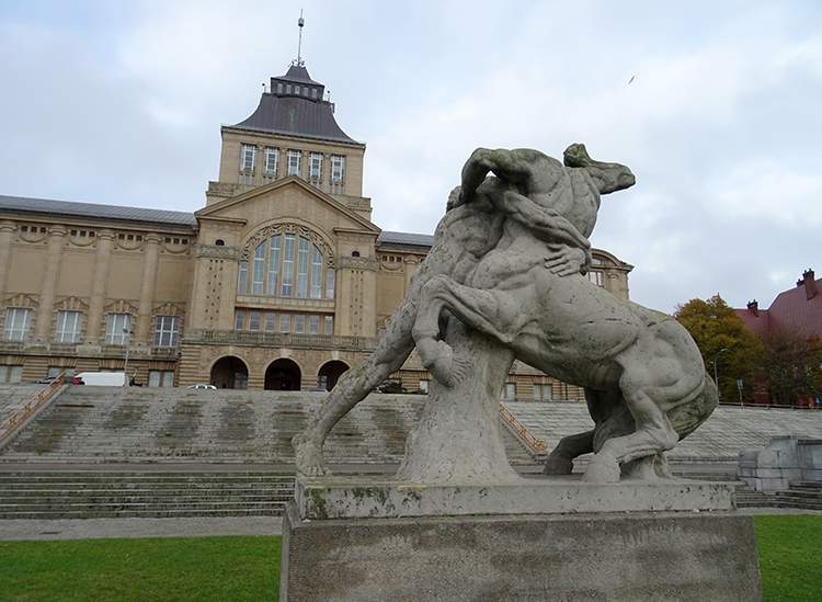 Szczecin Wały Chrobrego ciekawostki centaur rzeźba