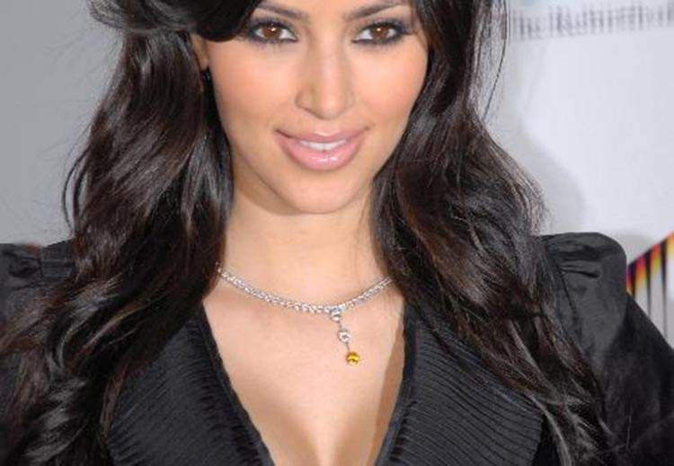 Kim Kardashian powiększenie piersi