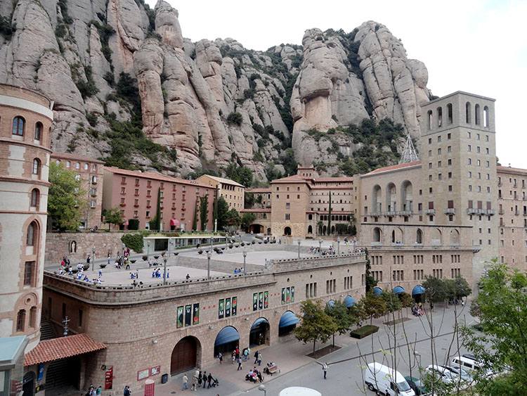 klasztor Montserrat Katalonia ciekawostki Hiszpania Barcelona