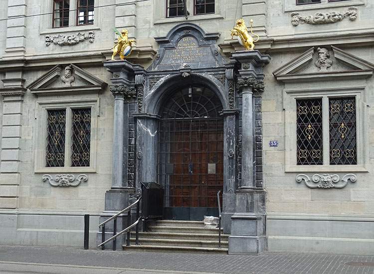 portal zabytkowy ratusz w Zurychu Szwajcaria