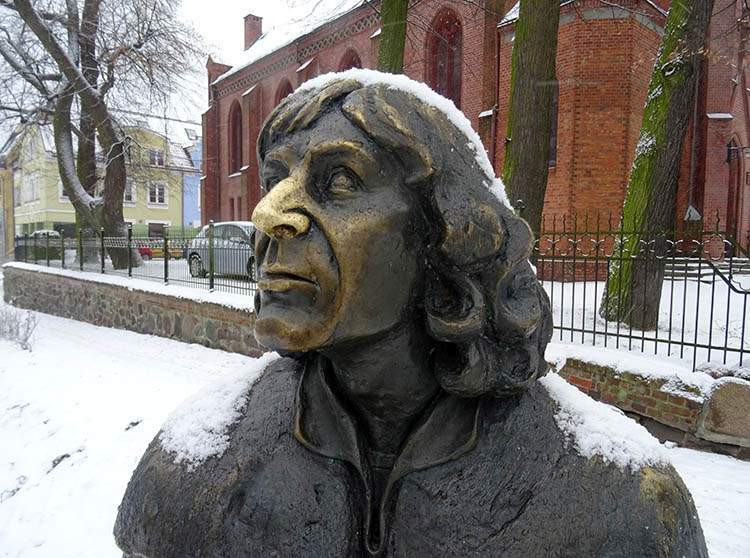 Olsztyn atrakcje Mikołaj Kopernik ławeczka
