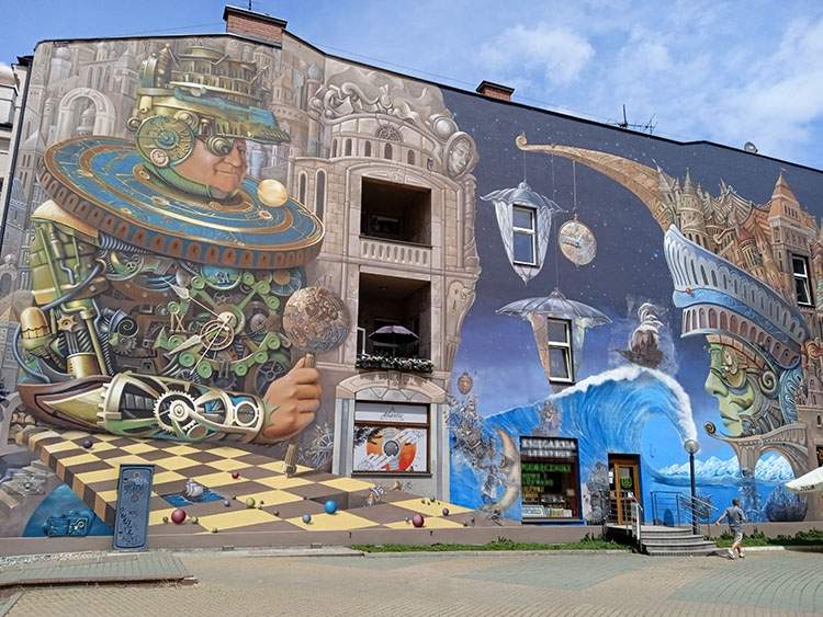 Strażnik Czasu mural w Częstochowie koło dworca kolejowego