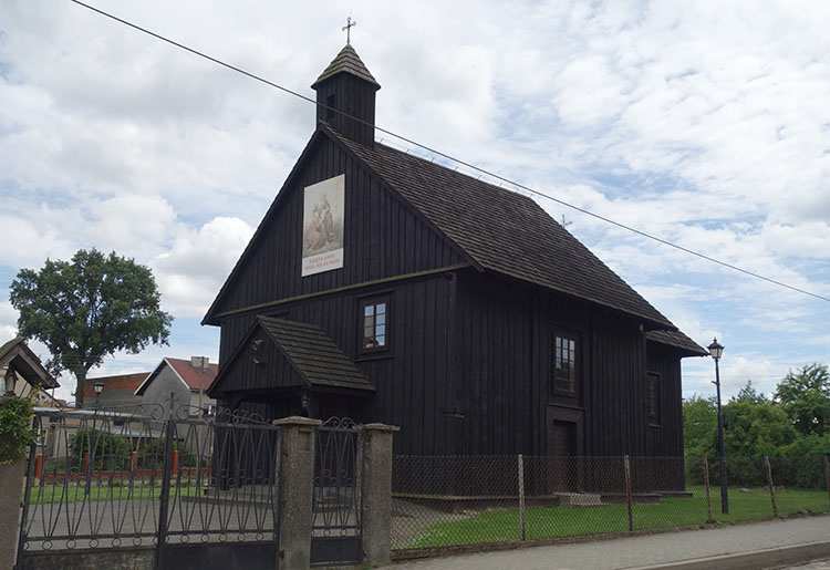 drewniany kościół św. Anny Brzeziny ciekawostki atrakcje zabytki