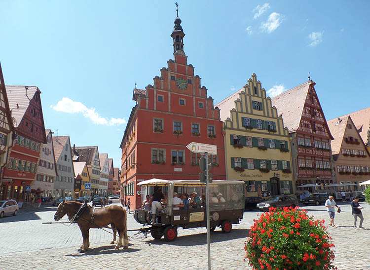 miasto Dinkelsbuhl ciekawostki atrakcje zabytki Bawaria Niemcy