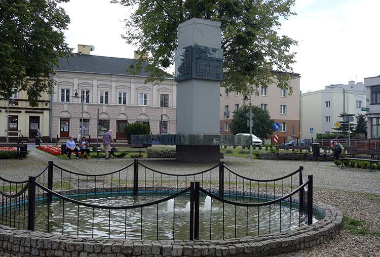 rynek w Brzezinach plac Jana Pawła II