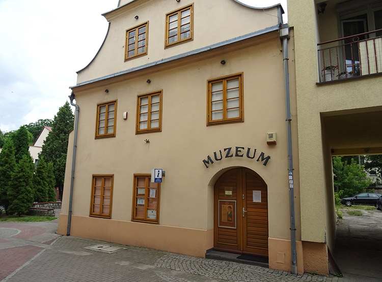 muzeum Jana Nikodema Jaronia Olesno atrakcje zabytki kamienica