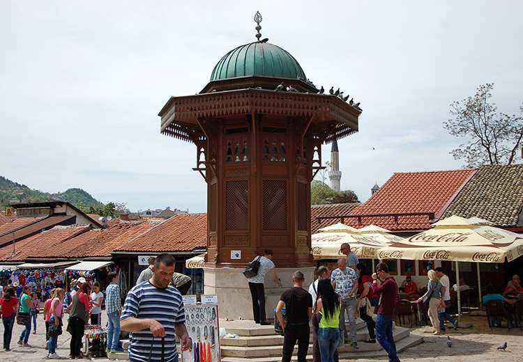 Baščaršija bazar w Sarajewie targ miejski atrakcje