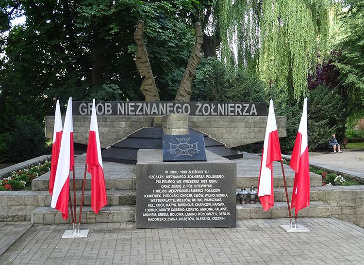 Grób Nieznanego Żołnierza w Radomsku atrakcje 