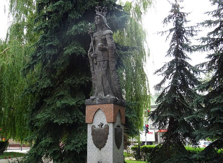 pomnik święta Jadwiga-Andegaweńska park Radomsko ciekawostki atrakcje zabytki