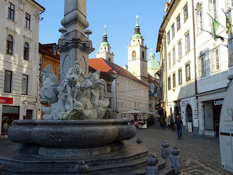 katedra kościół św. Mikołaja w Lublanie Słowenia