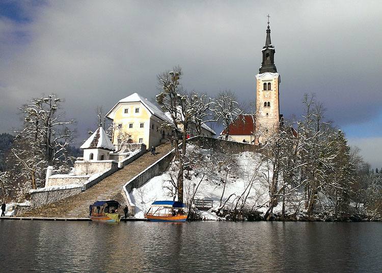 Bled kościół Wniebowzięcia wyspa Słowenia ciekawostki atrakcje zabytki