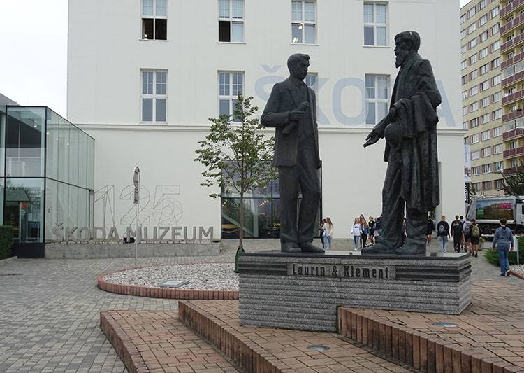Skoda muzeum Mlada Boleslav Czechy ciekawostki atrakcje motoryzacja zabytki