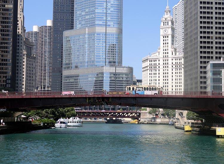 wieżowce rzeka Chicago Illinois USA atrakcje ciekawostki