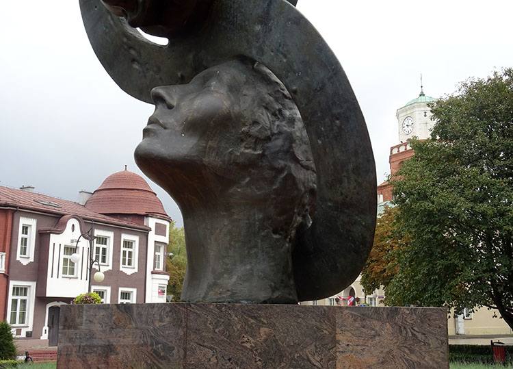 Wieczna Miłość rzeźba atrakcje Wielunia zabytki