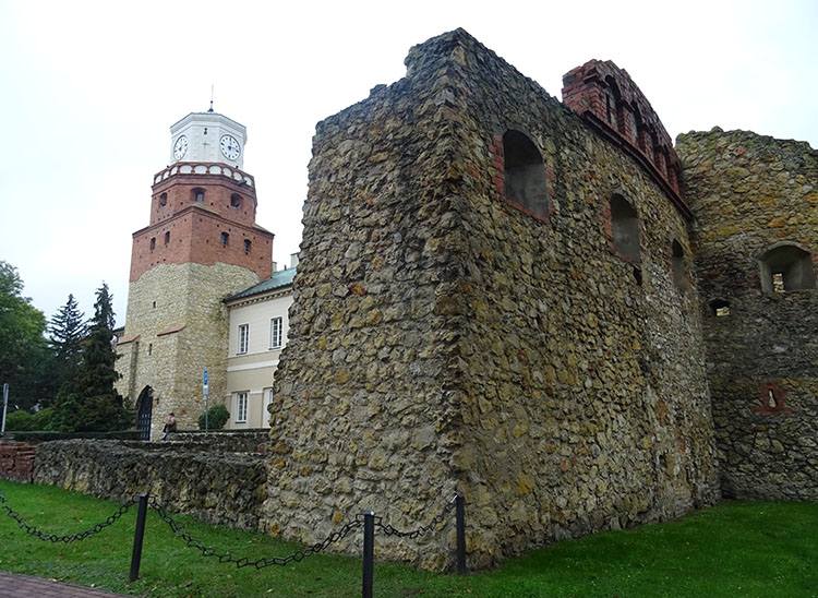 ratusz Brama Krakowska Wieluń ciekawostki województwo łódzkie atrakcje zabytki