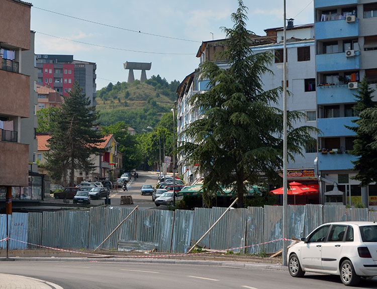 Pomnik ku czci górników w Mitrowicy północ Kosowo