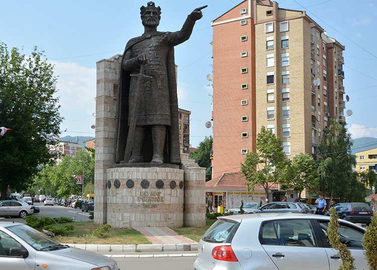 pomnik księcia Lazara Hrebeljanowicza w Mitrowicy północna część Kosowo