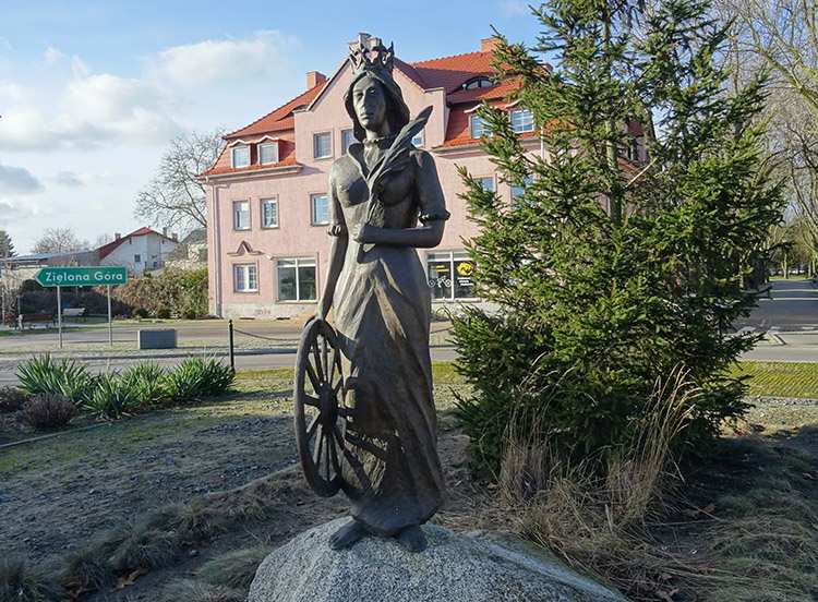 Katarzyna Aleksandryjska patronka kolejarzy pomnik w Zbąszynku